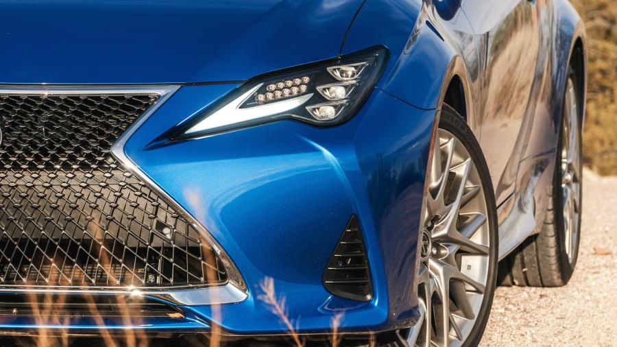 Детали экстерьера Lexus RC350 2018 года  (NA) (фото 21 из 21)